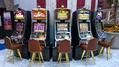 akar slot app interface showing sportsbook and live dealer options